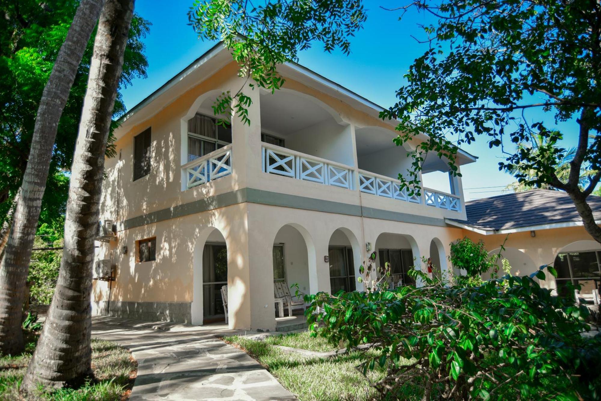Coral Beach Resort Diani Beach Exterior photo